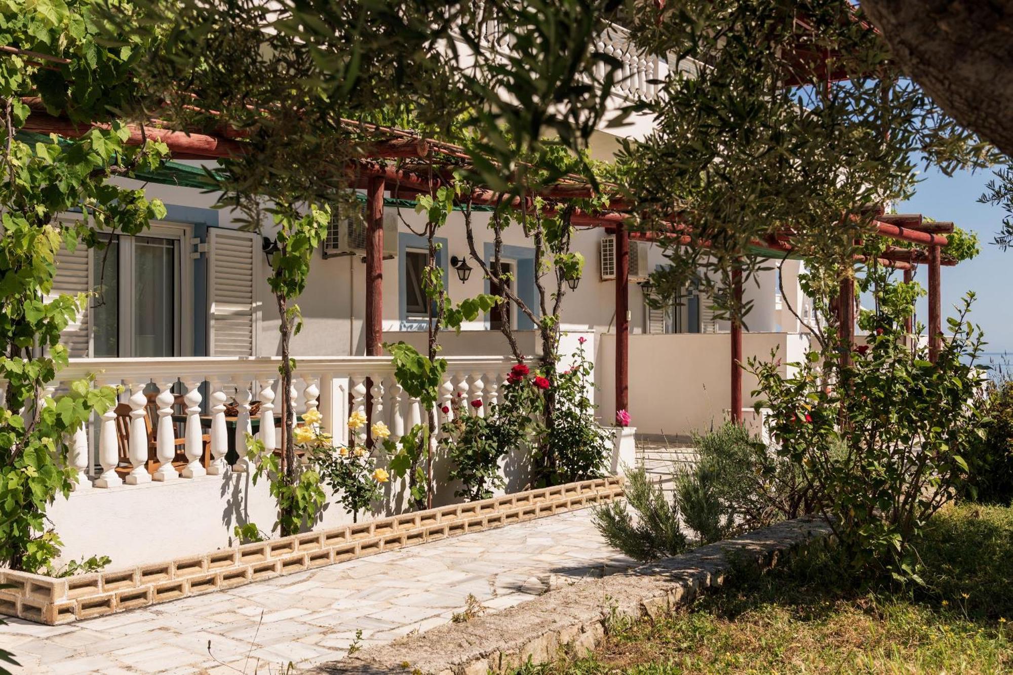 Mikro Nisi Studios & Apartments Agios Nikolaos  Exterior foto